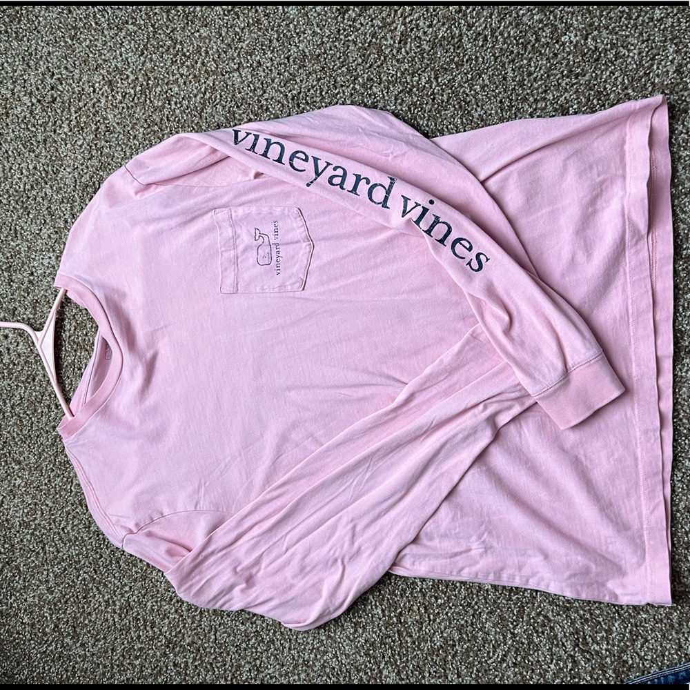 Mens small, light pink Vineyard Vine long sleeve whale tee